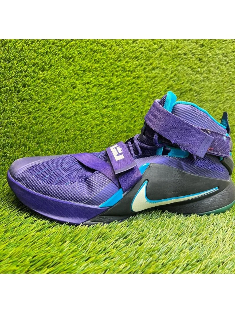 Nike LeBron Soldier 9 Mens Size 12.5 Purple Athletic Basketball Shoes Sneakers